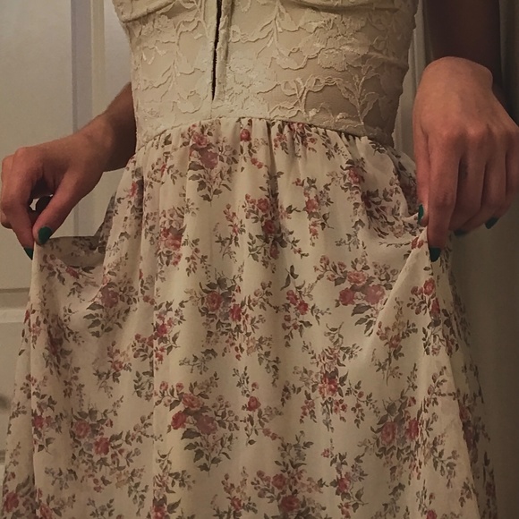 Vintage lace dress - floral spring vibes - Picture 2 of 5
